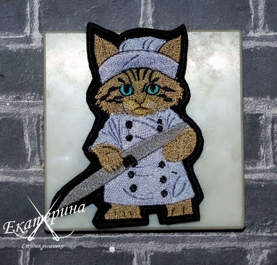 Фигурный патч с котом